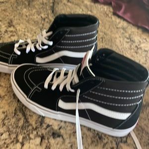 Women’s/Men’s High Top Vans never worn from smoke free home